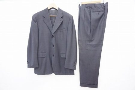 スマートシルエットで上品なクリスチャンディオールのスーツを買取いたしました