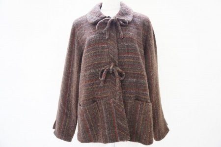 控えめなボーダー柄が素敵なバラ色の暮らしのウールジャケットを買い取りました