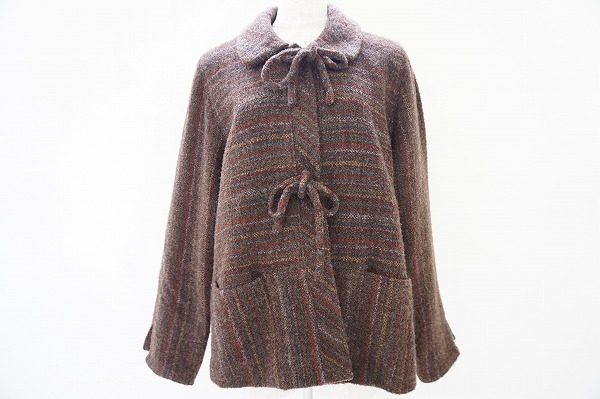 控えめなボーダー柄が素敵なバラ色の暮らしのウールジャケットを買い取りました