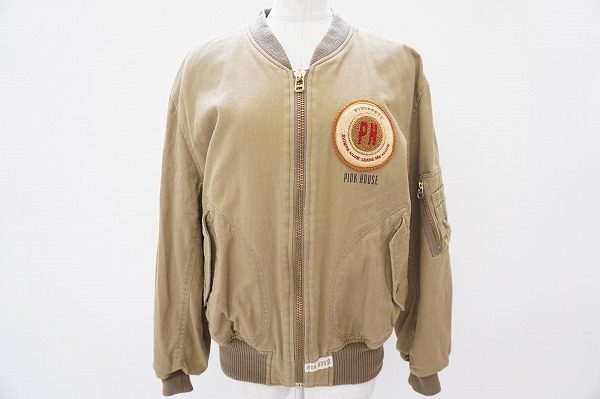 引き締め役にぴったりのピンクハウスのロゴ入りブルゾンを買い取りました