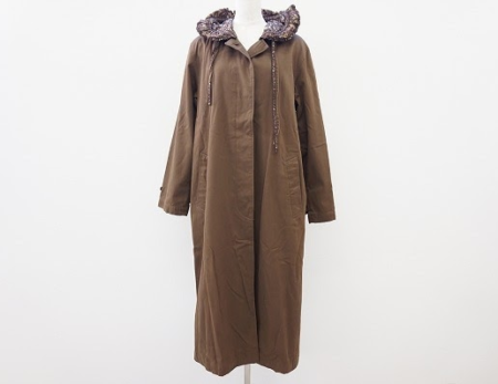 大人カジュアルなデザインにリバティ柄がアクセントになるカネコイサオ KANEKO ISAOの茶色ロングコートを買取させて頂きました。