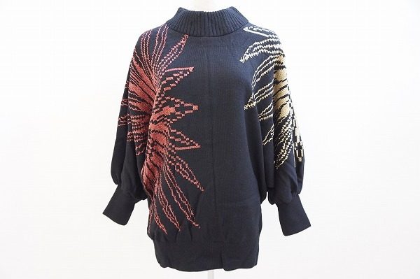 花火のように咲くひまわり柄が印象的、斉藤都世子のニットを買取いたしました