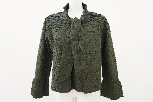 ピコフリルとボウタイが可愛いカネコイサオのジャケットをお譲りいただきました