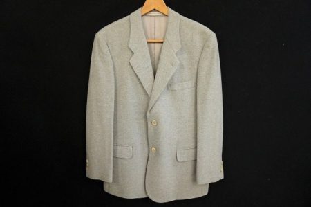 上質なカシミア素材でできたパパスの水色ジャケットを買い取りました