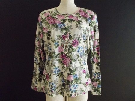 印象的なフラワーパターンが綺麗！バラ色の暮らしのカーディガンを買い取りました