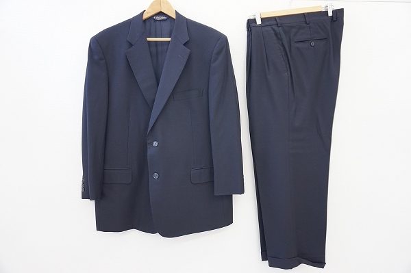 シックな紺色がきれいなブルックスブラザーズのシングルスーツを買い取りました
