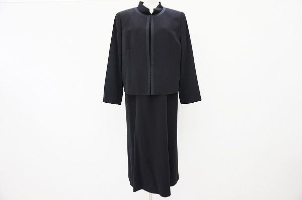 フォーマルシーンにぴったりのレリアンのワンピーススーツをお譲りいただきました