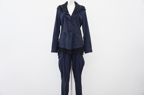 ふんわり感が新しいエイココンドウのレディーススーツを買い取りました