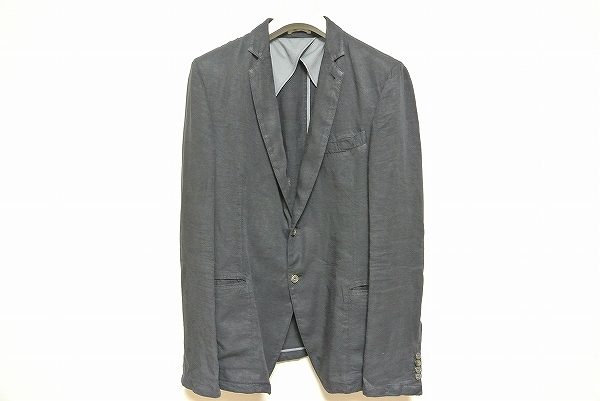 スリムなシルエットが自慢のアルマーニコレツィオーニのジャケットを買い取りました