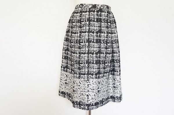 ツイードのニュアンスが楽しめるレリアンのスカートを買い取りました