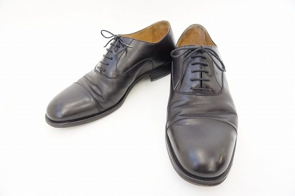 合わせやすい焦げ茶のジョルジオアルマーニのストレートチップシューズをお譲りいただきました