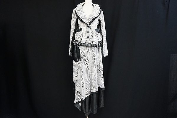 メリハリのついたセンス高いスタイルに。イークラットセンソユニコのセットアップを買取いたしました