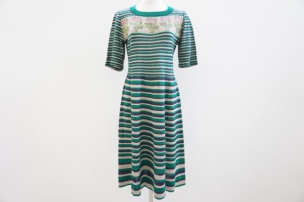 巧みなデザインでボーダーでもスタイル綺麗、斉藤都世子のワンピースを買取いたしました