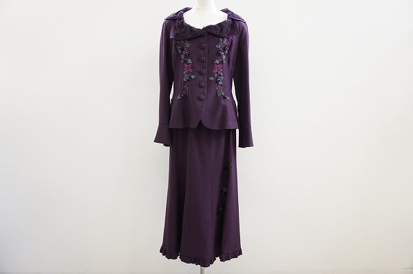 こっくり紫が大人な印象、ノンノンドールのセットアップを買取いたしました