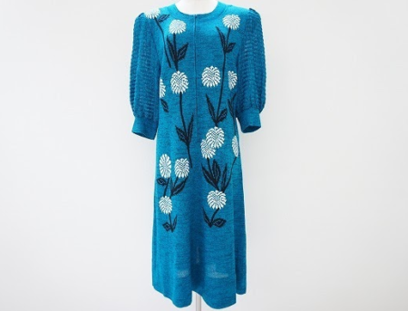 ブルー×花柄がフェミニンな斉藤都世子の美品ワンピ