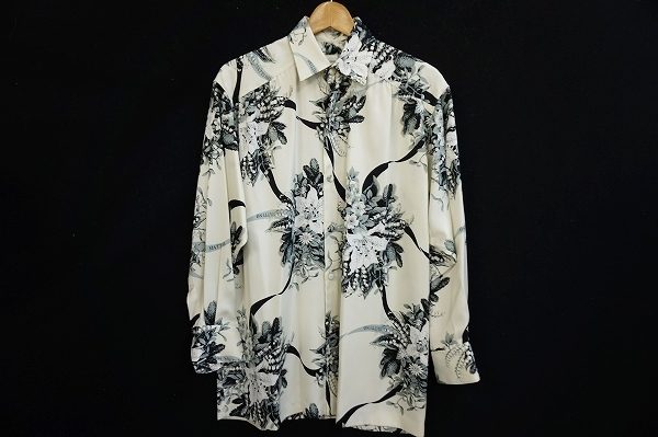 エレガントさとセクシーさを併せ持つ、ルナマティーノのシャツを買取いたしました