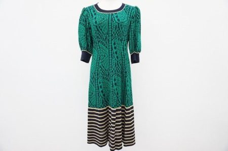 クラシックな美しさが感じられるサイトウトヨコのワンピースを買い取りました