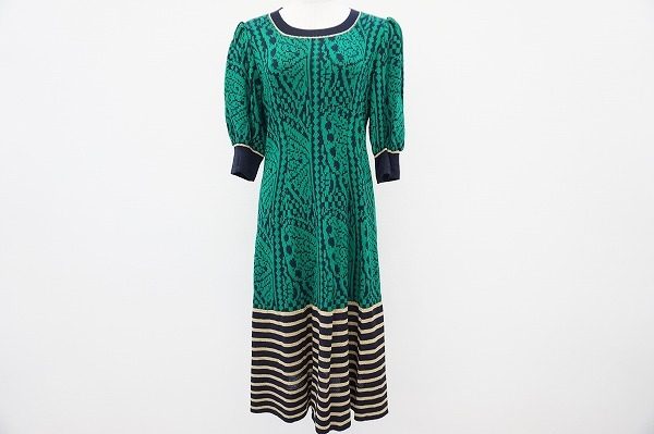 クラシックな美しさが感じられるサイトウトヨコのワンピースを買い取りました