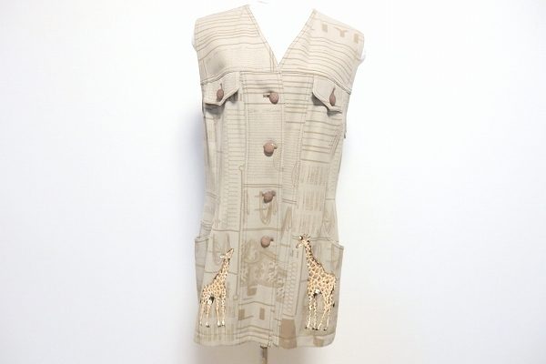 サファリ風デザインが可愛い伊太利屋のジレを買い取りました