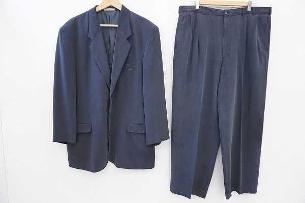 軽くきちんと感を出したいときにおすすめ、パパスアイランドのスーツを買取いたしました