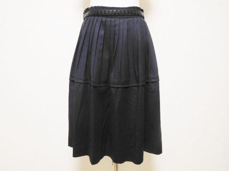 やわらかな光沢感が美しいユキトリイのスカートを買取いたしました