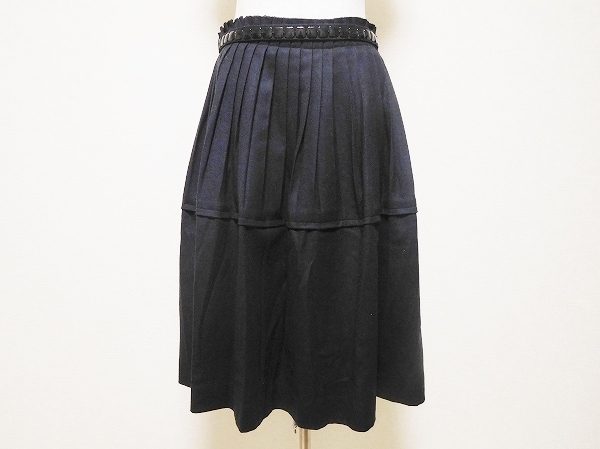 やわらかな光沢感が美しいユキトリイのスカートを買取いたしました