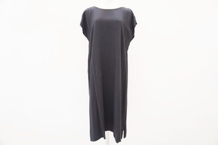 シルエット美を楽しむヤッコマリカルドのワンピースを買い取りました