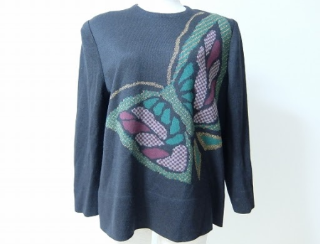 バタフライ柄が目を引く斉藤都世子の セーターを買取させて頂きました。