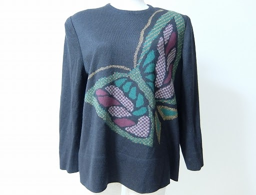 バタフライ柄が目を引く斉藤都世子の セーターを買取させて頂きました。