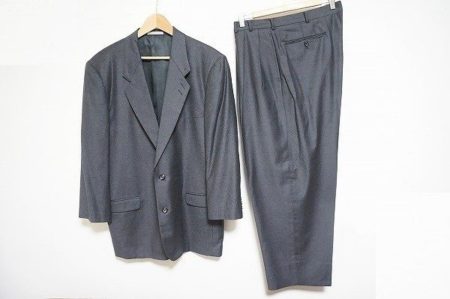 光沢が美しいパパスの高級素材でできたシングルスーツを買い取りました