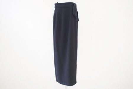 スッキリ見せながらスタイルアップ、伊太利屋のスカートを買取いたしました