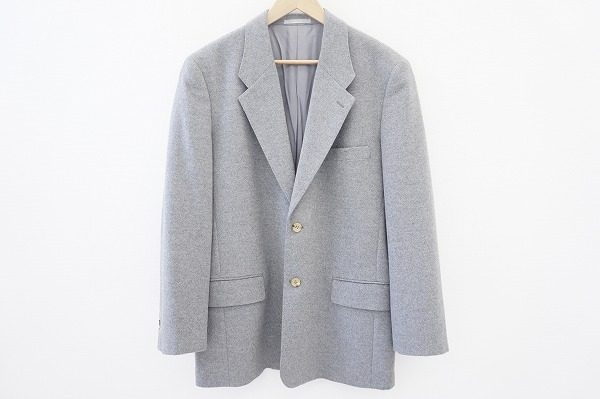 ライトグレーがキレイなパパスのジャケットをお譲りいただきました