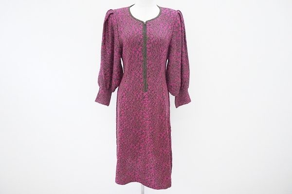 花びらのように上品なサイトウトヨコのニットワンピースを買い取りました