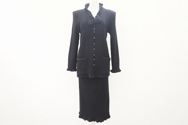 縦リブでフェミニンスリムに見せる、斉藤都世子のセットアップを買取いたしました