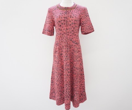 鮮やかなピンク×ラメのワンピース！斉藤都世子