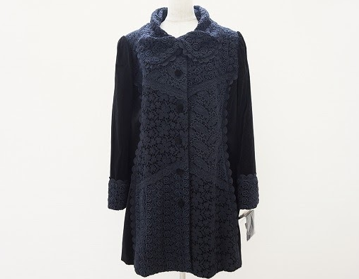 タグ付きバラクラのフェミニンなレースコート