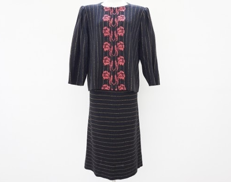 薔薇柄×細身ストライプのスカートセットアップ！斉藤都世子