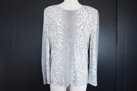 女性らしくアニマル柄をエレガントに取り入れられる、伊太利屋のカットソーを買取いたしました