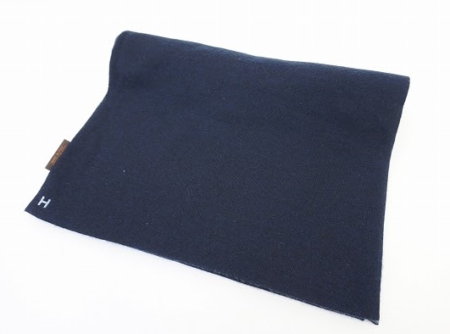 エルメスのメンズ用の紺色マフラーを買取させて頂きました。