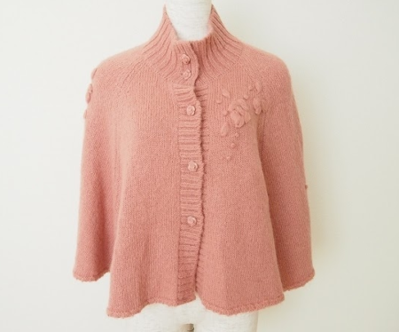 ボタンも刺繡も可愛らしくバラクラのカーディガン