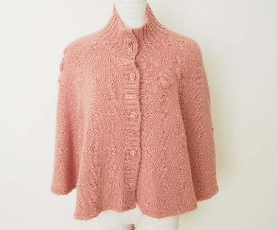 ボタンも刺繡も可愛らしくバラクラのカーディガン