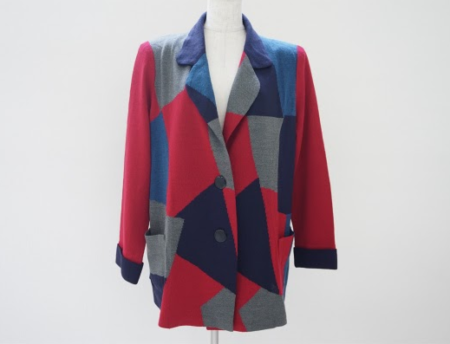 コントラストが鮮やかなジャケット！斉藤都世子