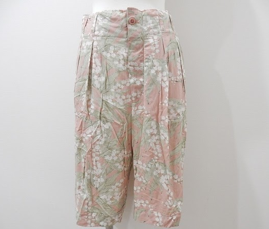 可憐なスズラン柄が可愛らしいピンクハウスのハーフパンツ