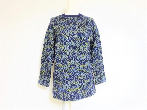 着心地見た目良しで華やかに見せる、斉藤都世子の花柄ニットを買取いたしました