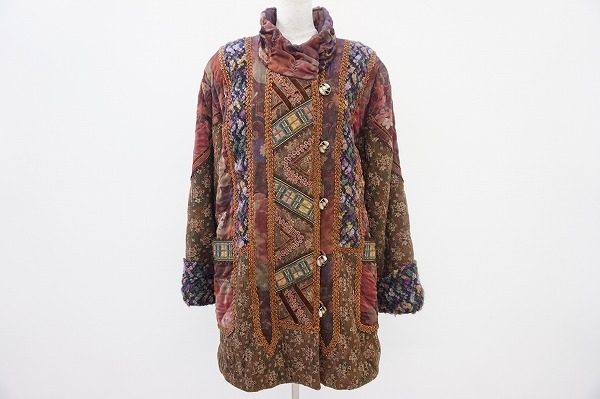 重厚なアンティーク感漂う、ノンノンドールのコートを買取いたしました