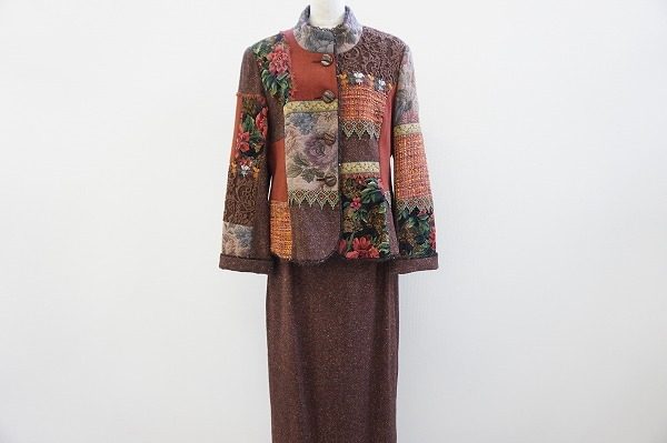 セットで一気にクラシカルムードに。ノンノンドールのスーツを買取いたしました