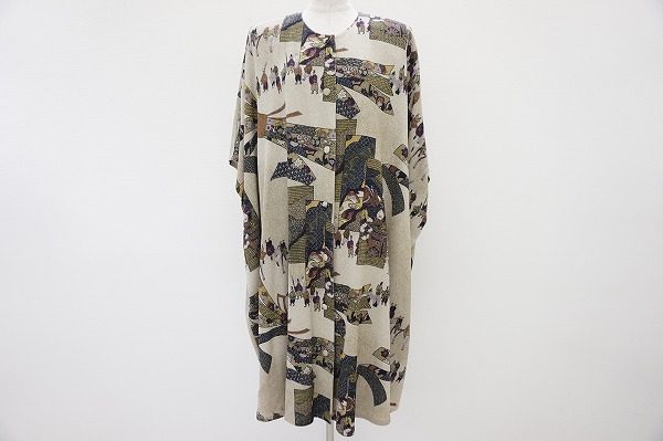 無地×柄のイレギュラー模様が素敵なヒトシタムラののコートを買い取りました