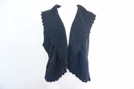 バラ色の暮しからフェミニンなニットベストを買い取りました