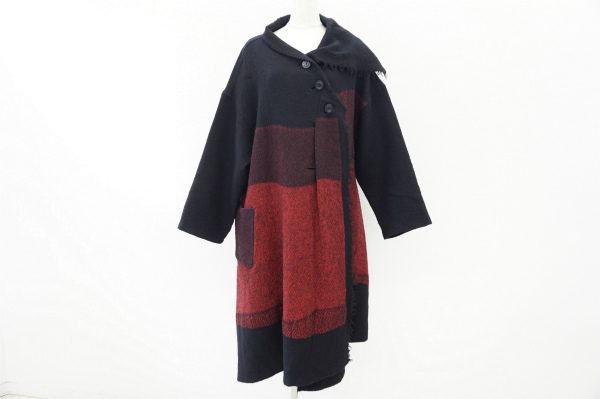 モード感たっぷりの慈雨センソユニコのコートを買い取り査定させていただきました