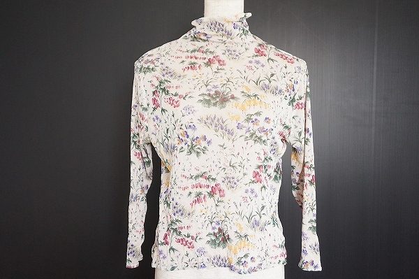 スカートとの相性抜群！バラ色の暮しのハイネックカットソーを査定させていただきました